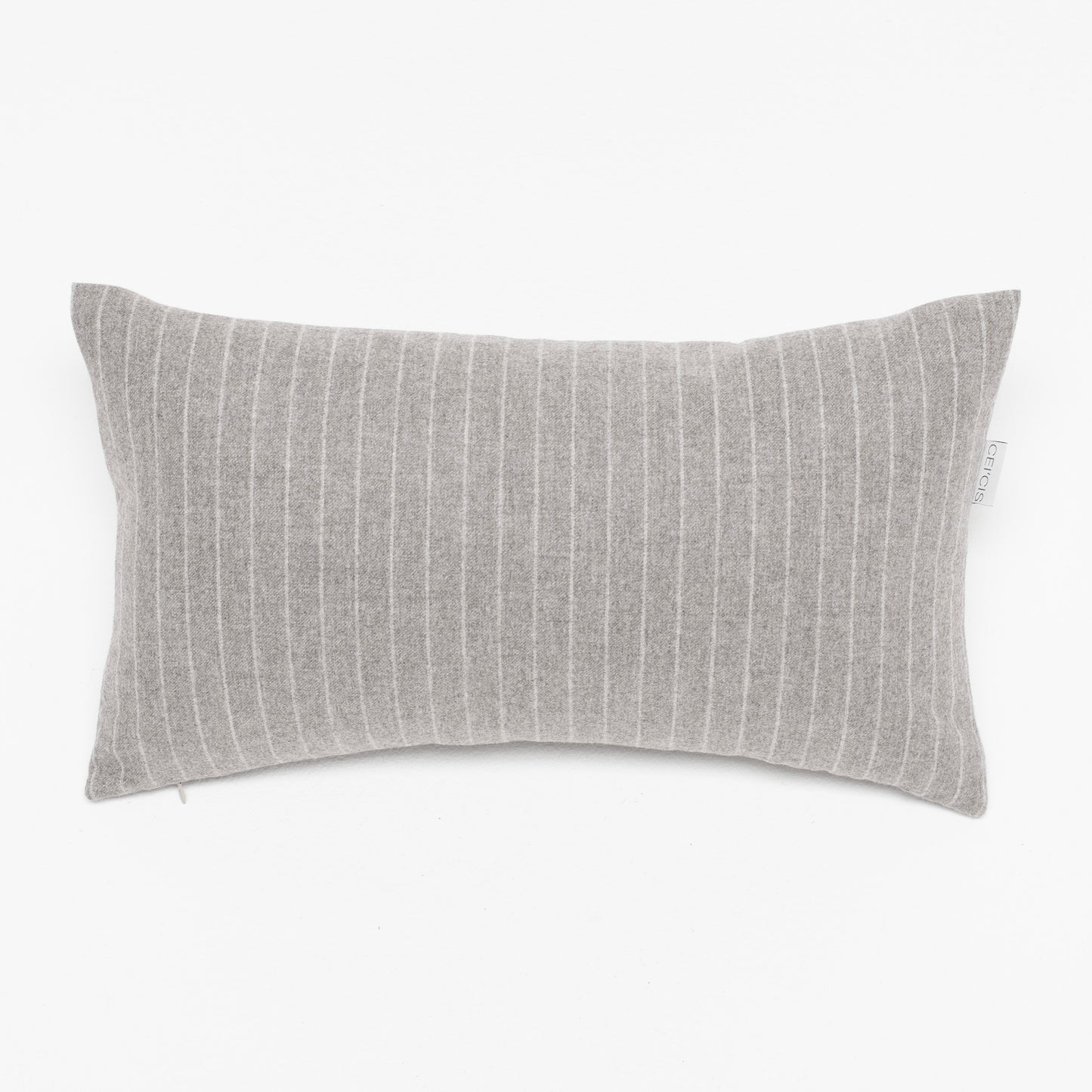 Grau gestreiftes Luxus-Dekokissen 30x50 cm aus Merinowolle – handgefertigt in Deutschland von CEI'CIS®