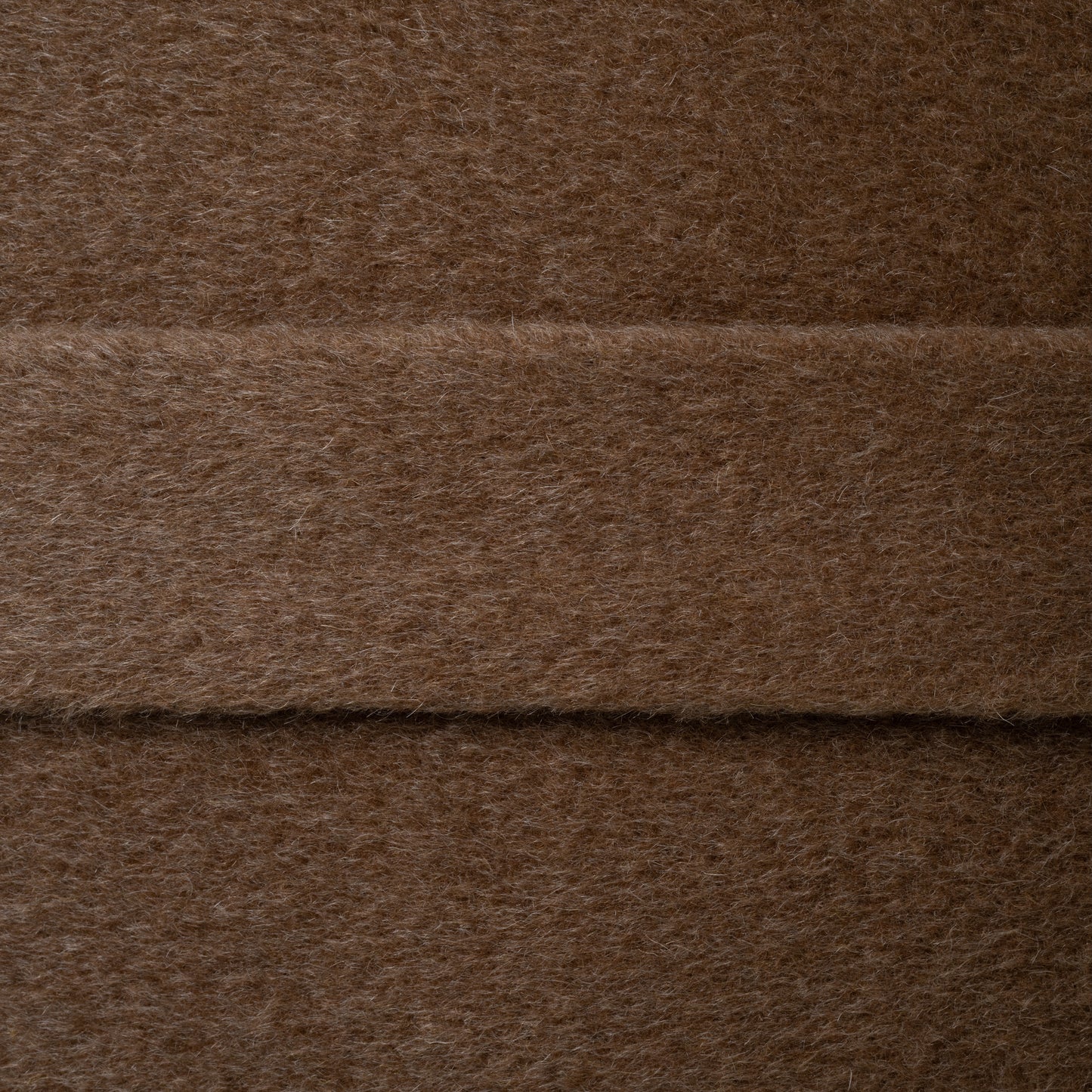 Nahaufnahme Dekokissen 40×40 cm aus 100% Alpaka in caramel, braun, Marke CEI'CIS 