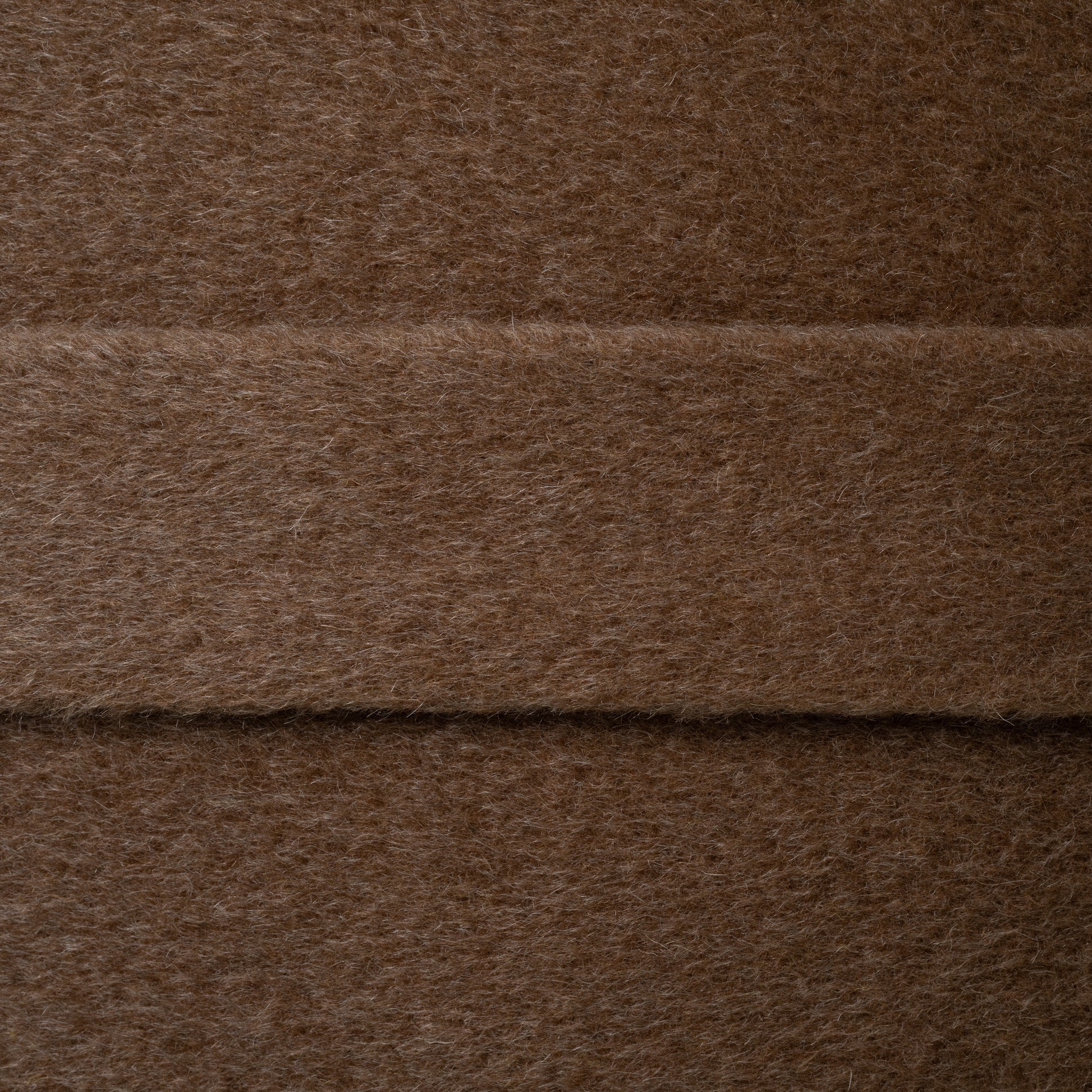 Nahaufnahme Dekokissen 40×40 cm aus 100% Alpaka in caramel, braun, Marke CEI'CIS 