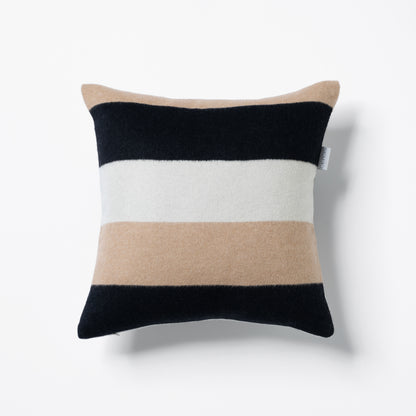 Dekokissen 40×40 cm aus 88% Merinowolle und 12% Kaschmir mit Streifenmuster in weiß, schwarz, beige, Marke CEI'CIS 