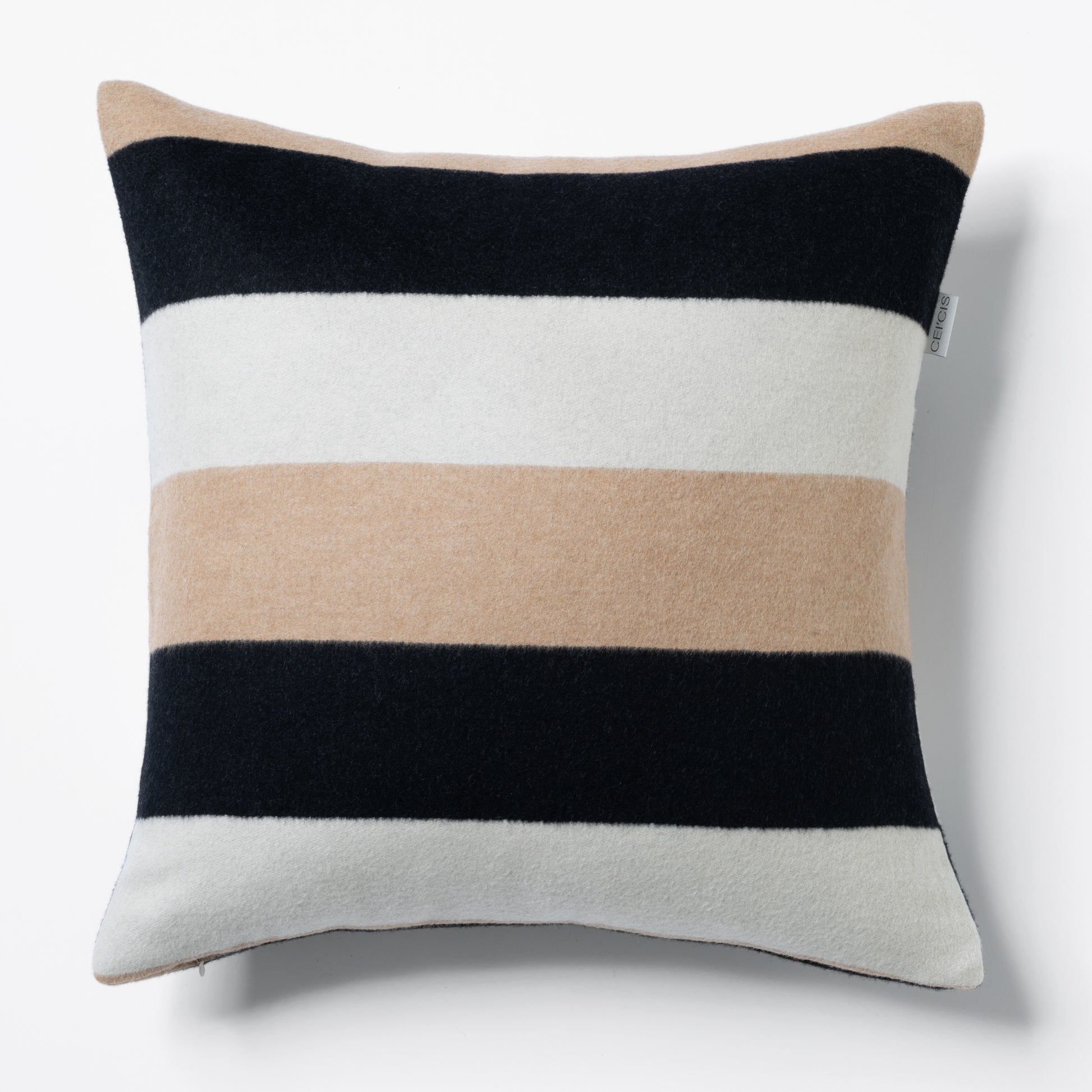 Dekokissen 50×50 cm aus 88% Merinowolle und 12% Kaschmir mit Streifenmuster in weiß, schwarz, beige, Marke CEI'CIS 