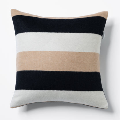Dekokissen 50×50 cm aus 88% Merinowolle und 12% Kaschmir mit Streifenmuster in weiß, schwarz, beige, Marke CEI'CIS 