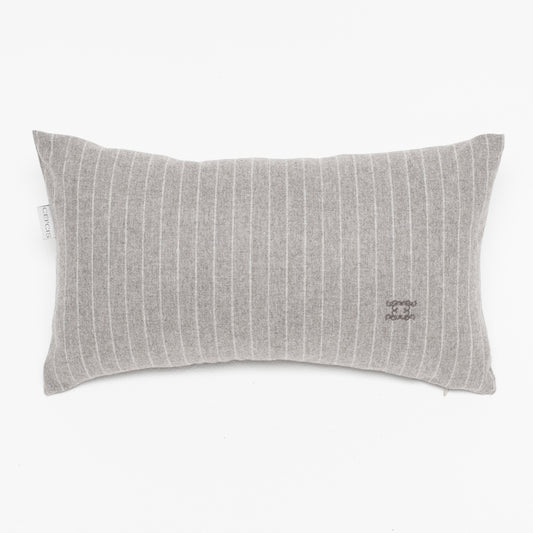 Grau gestreiftes Luxus-Dekokissen 30x50 cm aus Merinowolle – handgefertigt in Deutschland von CEI'CIS®